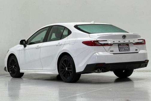 Ice Cap 2025 Toyota Camry SE