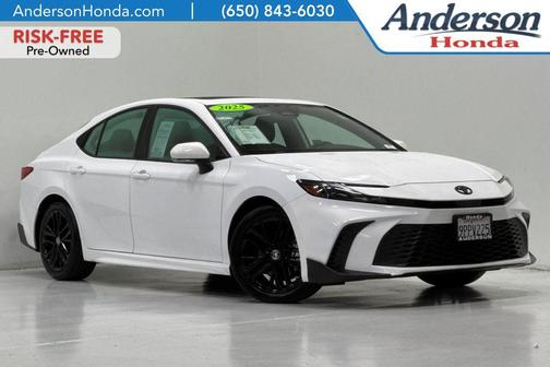 Ice Cap 2025 Toyota Camry SE