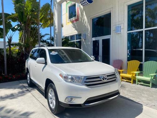 Blizzard Pearl 2013 Toyota Highlander Base Plus
