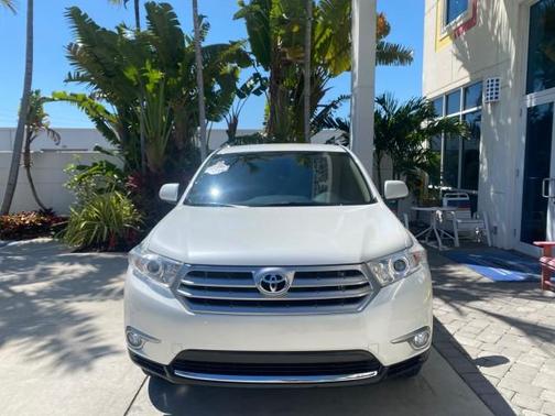 Blizzard Pearl 2013 Toyota Highlander Base Plus