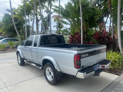 2000 Nissan Frontier SE