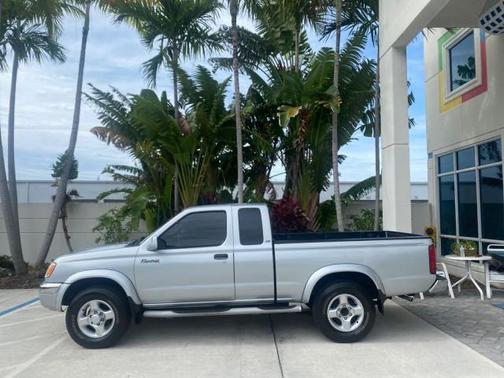 2000 Nissan Frontier SE