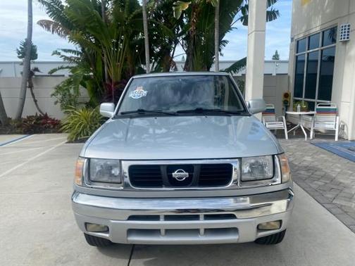 2000 Nissan Frontier SE