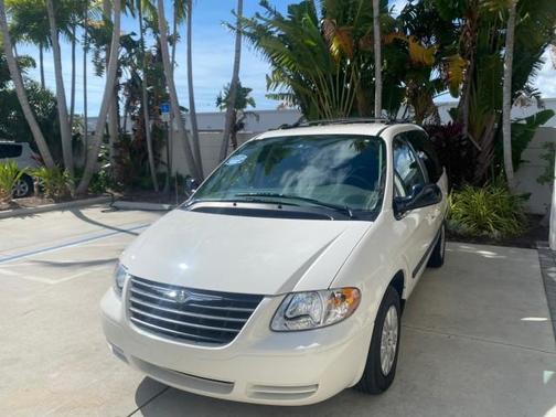 2005 Chrysler Town & Country LOW MILES 50 427