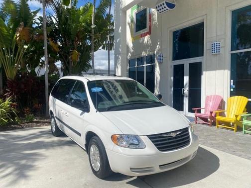 2005 Chrysler Town & Country LOW MILES 50 427