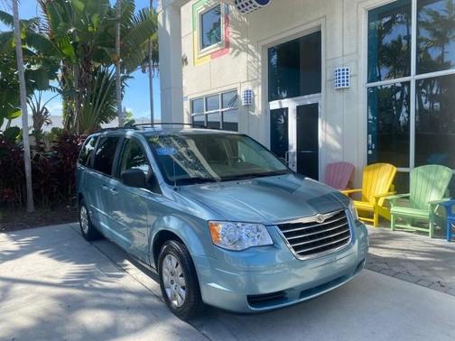 2010 Chrysler Town & Country LX