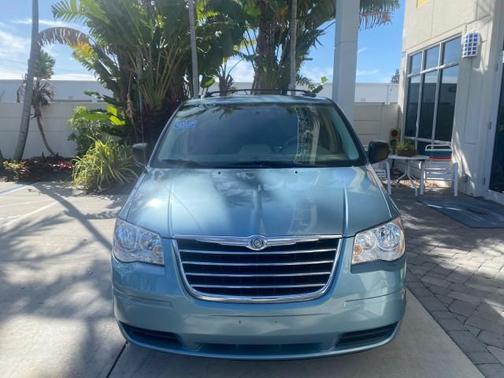 2010 Chrysler Town & Country LX