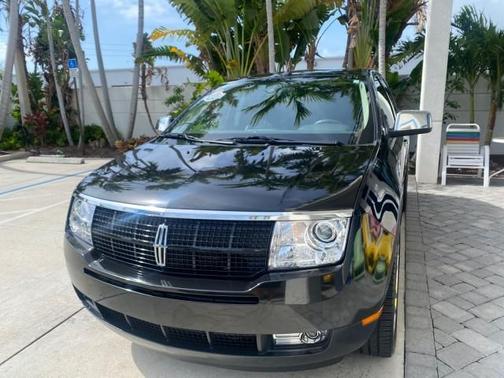 Tuxedo Black Metallic 2010 Lincoln MKX