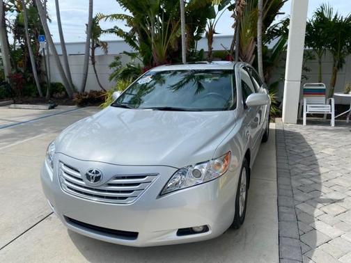 Titanium Metallic 2007 Toyota Camry XLE