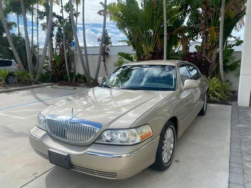 2005 Lincoln Town Car Signature