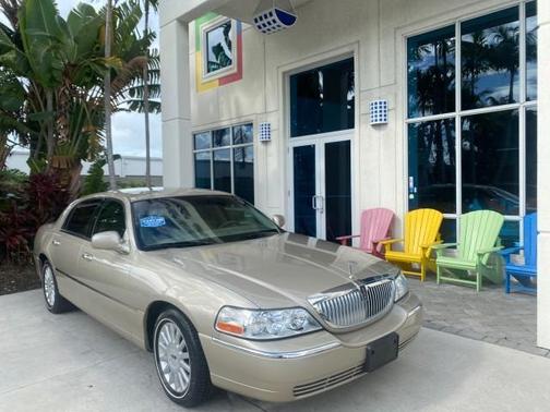 2005 Lincoln Town Car Signature