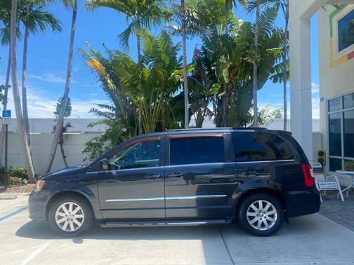 2014 Chrysler Town & Country Touring