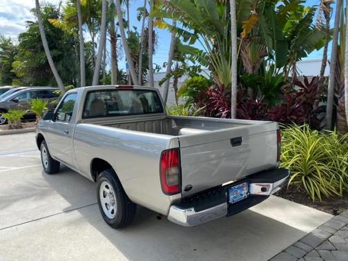 Silver Ice Metallic 2000 Nissan Frontier XE