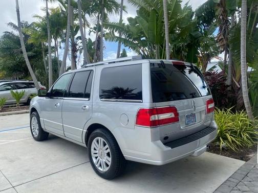 2011 Lincoln Navigator Base