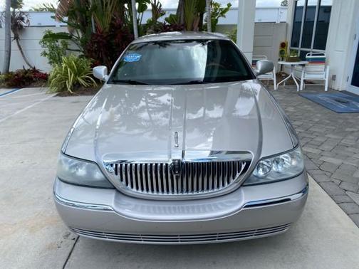 2009 Lincoln Town Car Signature Limited