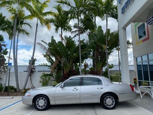 2009 Lincoln Town Car Signature Limited