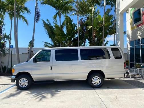 2005 Ford E350 Super Duty XLT