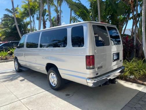 2005 Ford E350 Super Duty XLT