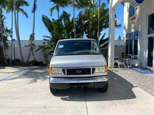 2005 Ford E350 Super Duty XLT