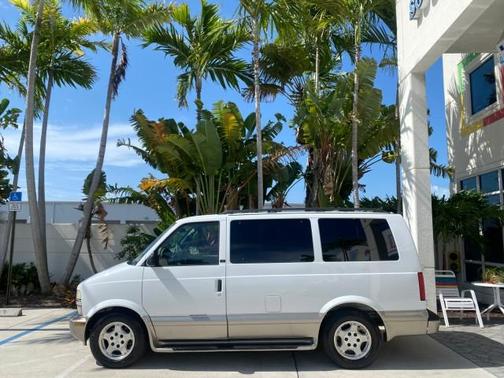Summit White 2005 Chevrolet Astro LT