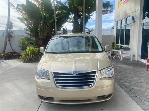 2010 Chrysler Town & Country Touring
