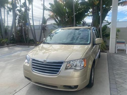 2010 Chrysler Town & Country Touring