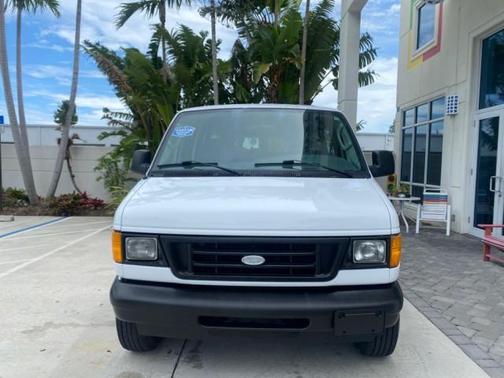 2005 Ford E350 Super Duty XL
