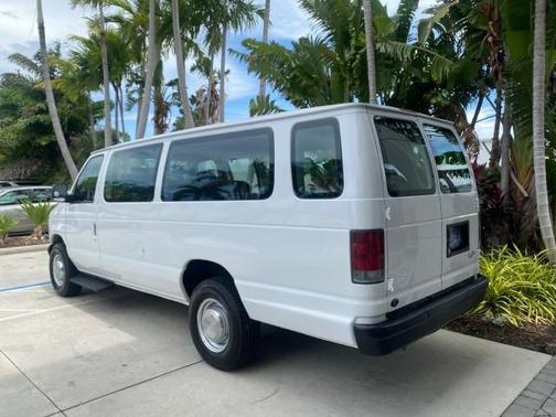 2005 Ford E350 Super Duty XL