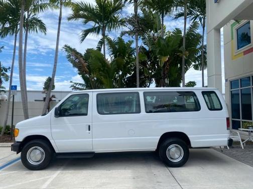 2005 Ford E350 Super Duty XL