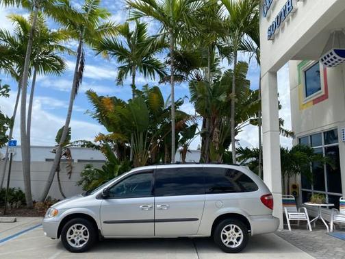 Bright Silver Metallic 2003 Dodge Grand Caravan Sport
