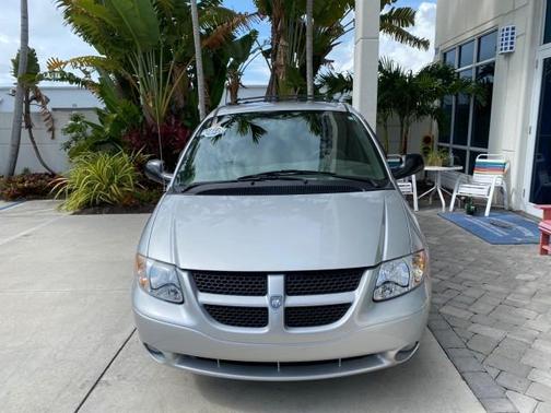 Bright Silver Metallic 2003 Dodge Grand Caravan Sport