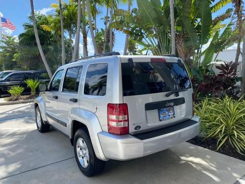 Bright Silver Metallic 2010 Jeep Liberty Sport