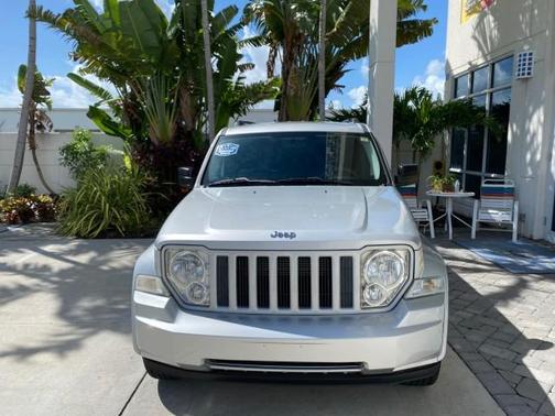 Bright Silver Metallic 2010 Jeep Liberty Sport