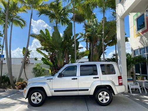 Bright Silver Metallic 2010 Jeep Liberty Sport