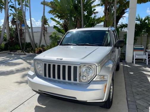Bright Silver Metallic 2010 Jeep Liberty Sport
