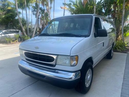 2002 Ford E350 Super Duty XLT