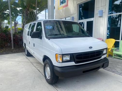 2000 Ford E150 LOW MILES 68 046