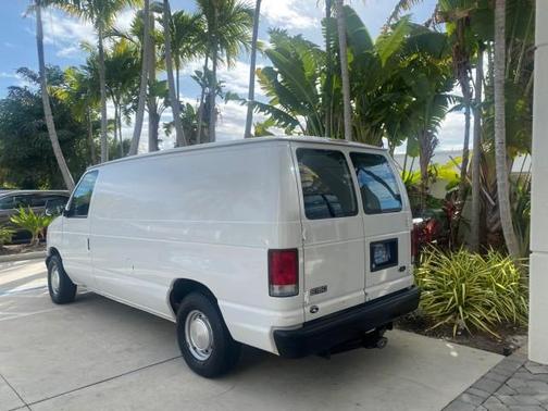 2000 Ford E150 LOW MILES 68 046