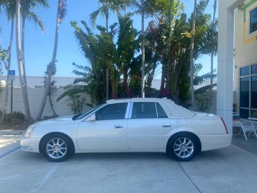2010 Cadillac DTS W/1SC LOW MILES 55 831 FLORIDA