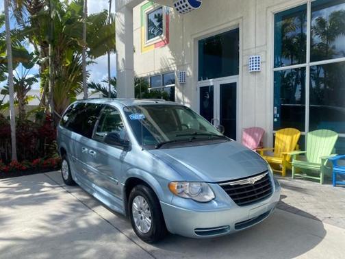 2006 Chrysler Town & Country LX