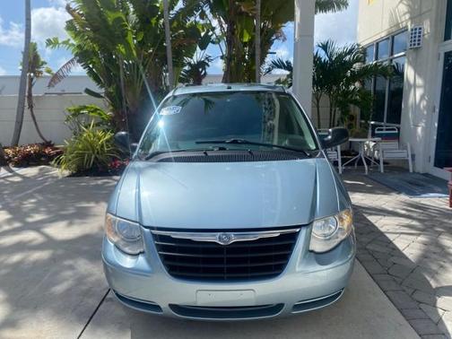 2006 Chrysler Town & Country LX