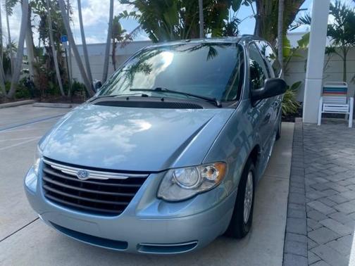 2006 Chrysler Town & Country LX