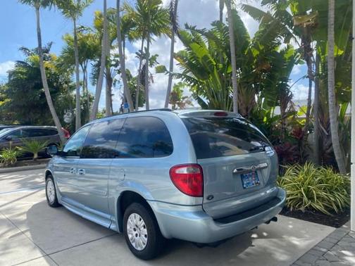 2006 Chrysler Town & Country LX