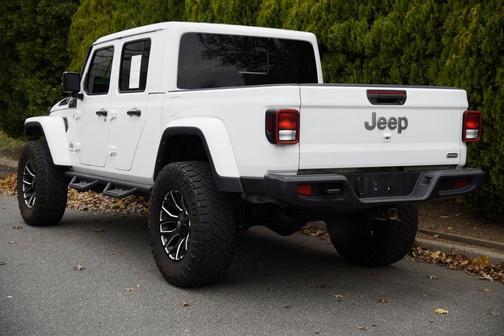 2022 Jeep Gladiator Overland