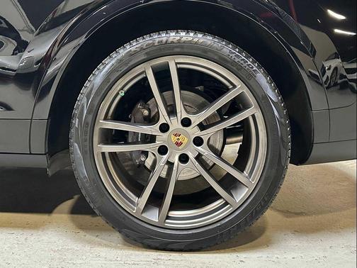 Black 2021 Porsche Cayenne Cayenne