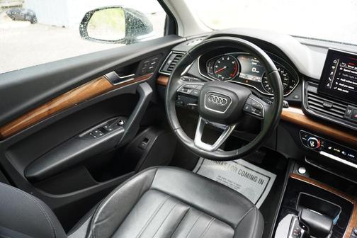 Mythos Black Metallic 2021 Audi Q5 45 Premium