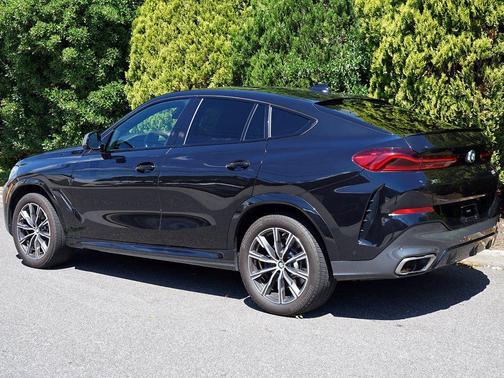 Black Sapphire Metallic 2021 BMW X6 M50i