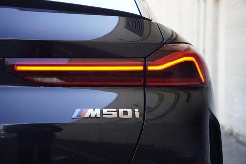 Black Sapphire Metallic 2021 BMW X6 M50i