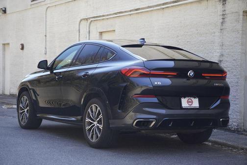 Black Sapphire Metallic 2021 BMW X6 M50i