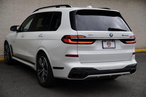 2023 BMW X7 M60i